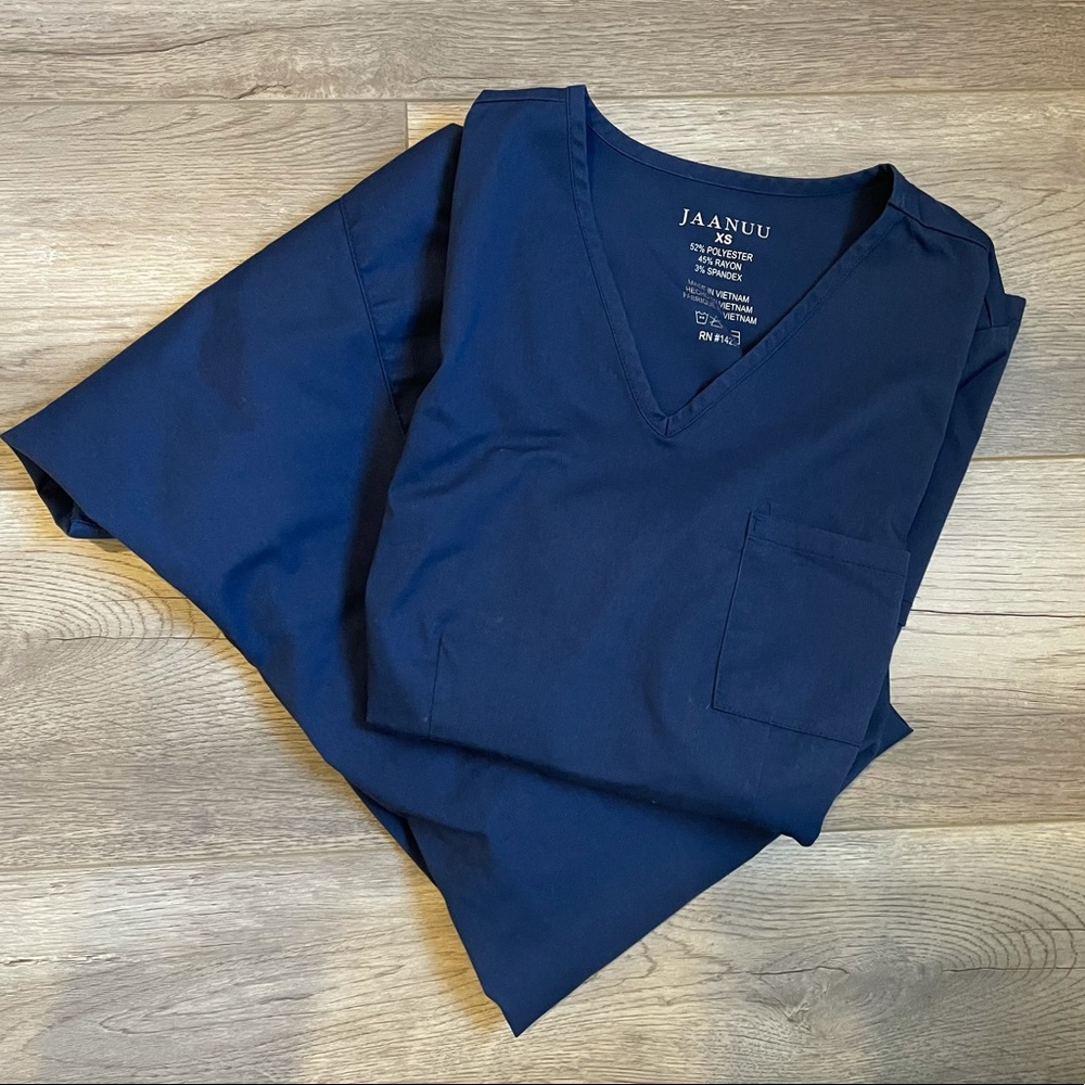Jaanuu Scrub Set